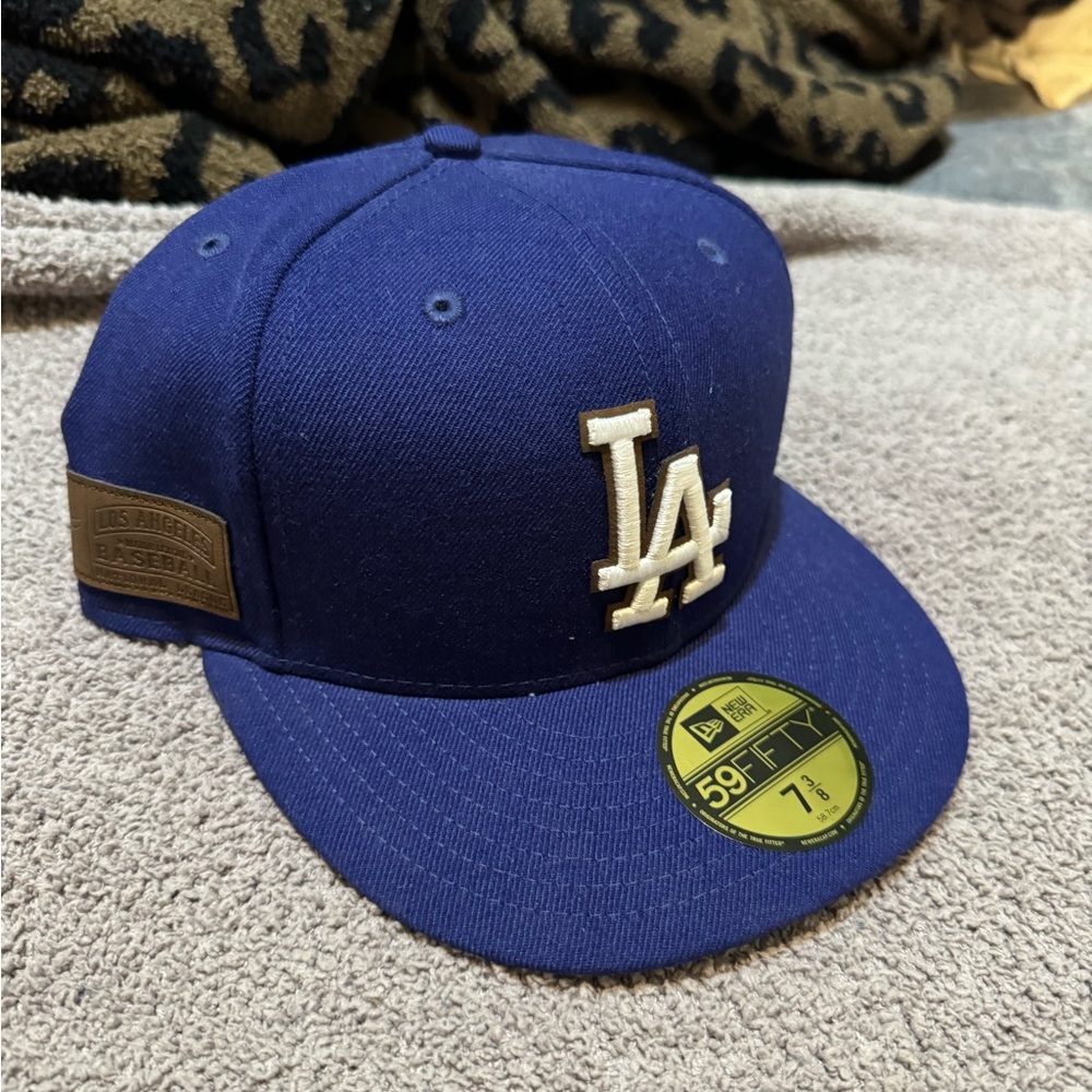 New Era 7 3/8 fitted LA Dodgers cap. Excellent condition